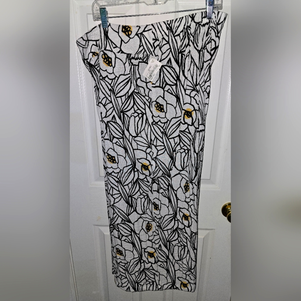 NWT-Habitat Black and White Crop Pants